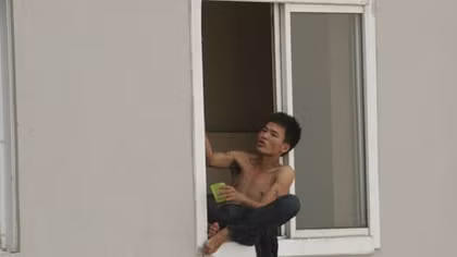 Kẻ ngáo đá và ảo giác bị "hàng trăm sát thủ truy đuổi"