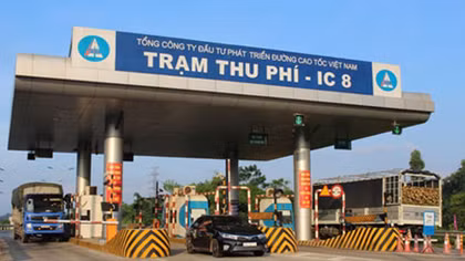 Lắp đặt camera "phạt nguội" trên cao tốc Nội Bài-Lào Cai