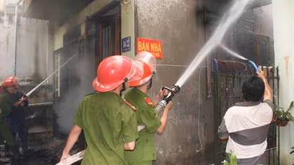 Kịp thời dập tắt đám cháy nhà dân ở phố núi