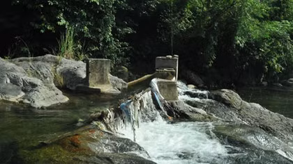Xóm 'nguyên thủy' giữa trung tâm du lịch