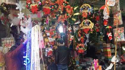 Sôi động dịch vụ quà tặng, đồ trang trí Giáng sinh 2015