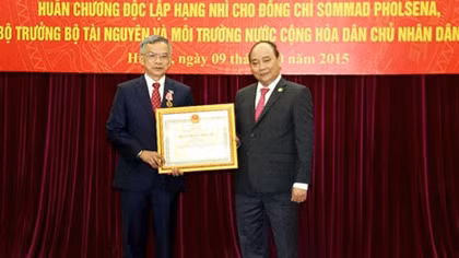 Trao Huân chương Độc lập hạng Nhì tặng Bộ trưởng Bộ Tài nguyên và Môi trường Lào