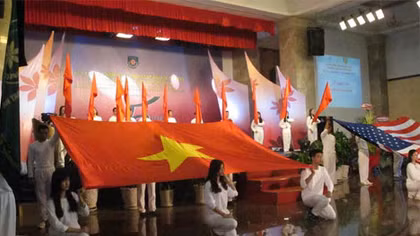 Đại học Tân Tạo khai giảng và trao bằng tốt nghiệp khóa đầu tiên