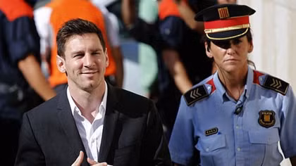Siêu cầu thủ Lionel Messi hầu tòa vì trốn thuế