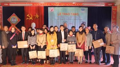 Tổng cục An ninh trao quà tặng các em học sinh tại huyện Sa Pa