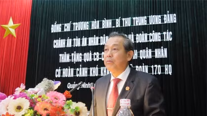 TAND Tối cao thăm và tặng quà Lữ đoàn 170 - Vùng 1 Hải Quân