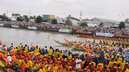 Chuẩn bị cho Lễ hội đua ghe Ngo Sóc Trăng năm 2015