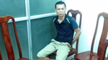 Cảnh sát cơ động bắt đối tượng 'ôm' 5 bánh heroin