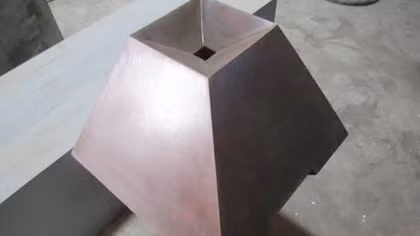Khắc khoải thân phận con người trong điêu khắc sắt