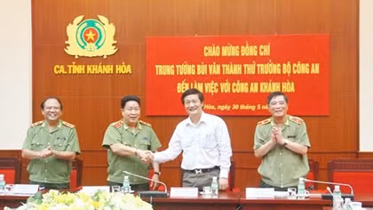 Thứ trưởng Bùi Văn Thành kiểm tra công tác tại Công an Khánh Hòa