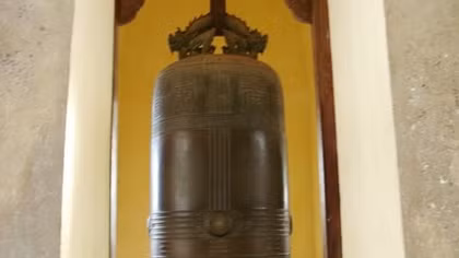 Trộm cả chuông nhà chùa
