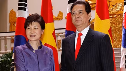 Thủ tướng Nguyễn Tấn Dũng lên đường dự Hội nghị cấp cao ASEAN - Hàn Quốc