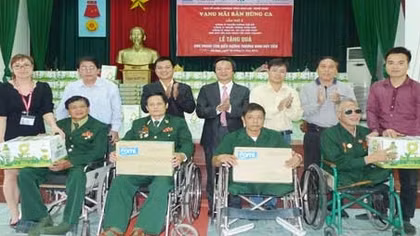 Dành gần 1 tỷ đồng cho hoạt động từ thiện