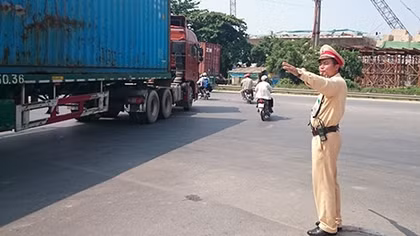Máu và mồ hôi người chiến sĩ trên những cung đường