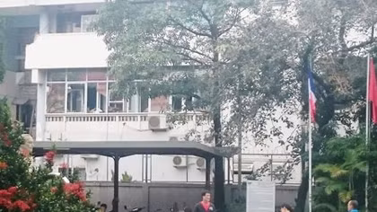 Bệnh viện Lão khoa phát hỏa, bác sĩ cõng bệnh nhân tháo chạy