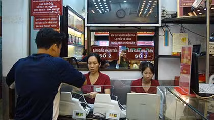 Thủng túi vì tay trót "nhúng" vàng