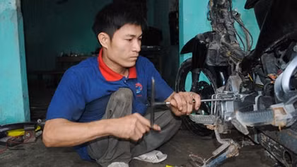 Nghị lực của chàng trai 36 năm "ngồi xổm"