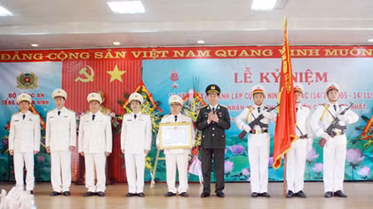 Cục an ninh Tây Bắc đón nhận Huân chương Chiến công hạng Nhất