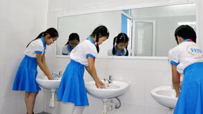 Nhà vệ sinh ở trường học - Chuyện không nhỏ