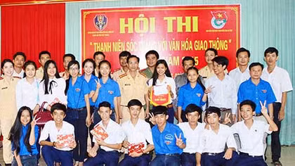 Học sinh sôi nổi với Hội thi An toàn giao thông