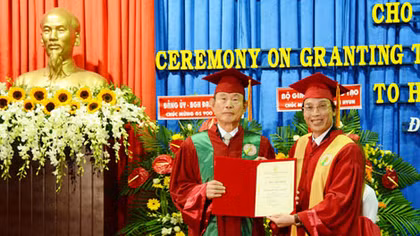 Tặng nguyên Đại sứ Hàn Quốc danh hiệu Giáo sư danh dự