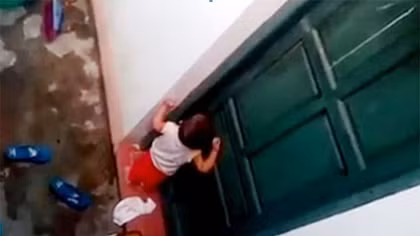 Buộc thôi việc giáo viên cho trẻ ăn rác