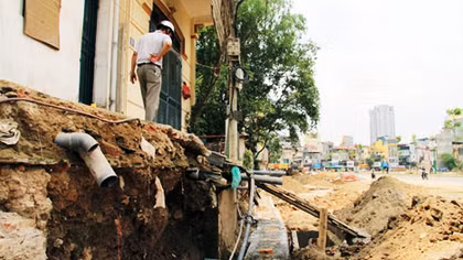 Bắc thang vào nhà và việc công khai thông tin về quy hoạch