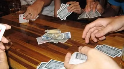 Đang đánh ba cây ăn tiền ‘dở dang’...