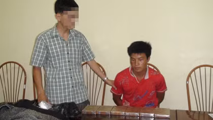 Mua bán ma túy trước cổng bệnh viện