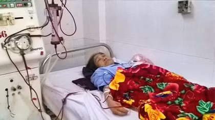 Cám cảnh ‘chị suy thận nuôi em tâm thần’