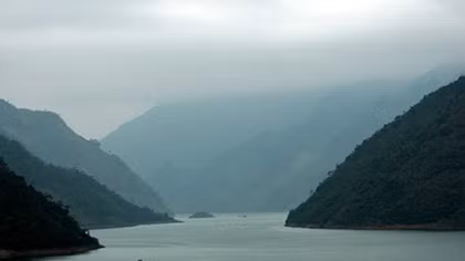 Đã tìm thấy thi thể 2 thiếu nữ đắm đò trên sông Đà
