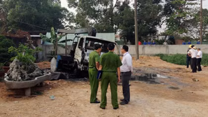 Cần cẩu chạm điện trung thế, lái xe tử vong