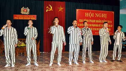 Tổ chức hội diễn văn nghệ cho phạm nhân