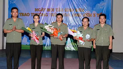 Khen thưởng hơn 70 tập thể, cá nhân xuất sắc trong học tập và rèn luyện