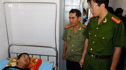 Một Cảnh sát hình sự bị trọng thương trong khi vây bắt tội phạm