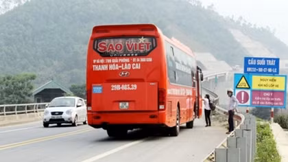 Xe dừng đón khách trên cao tốc sẽ bị từ chối phục vụ