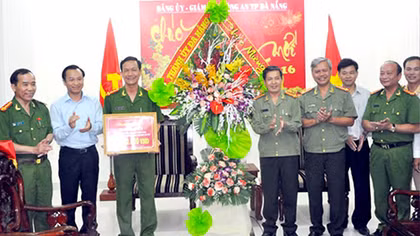 Khi trùm ma túy trang bị súng ngắn để buôn "đường dài"