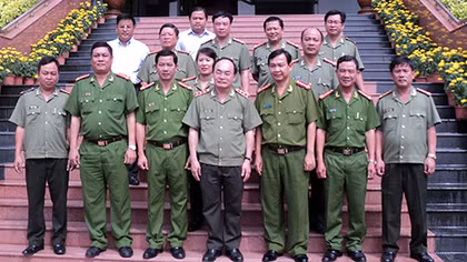 Thứ trưởng Bùi Quang Bền thăm, chúc Tết Công an huyện Nhà Bè và Bình Chánh, TP HCM