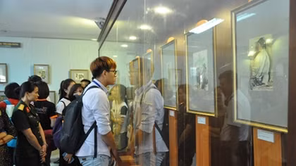 Lưu giữ hình ảnh phụ nữ Việt qua ký họa kháng chiến