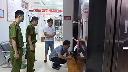 Giải cứu 7 người bị kẹt trong thang máy
