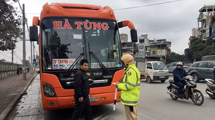 Những chiêu trò của xe khách vi phạm đối phó với Công an