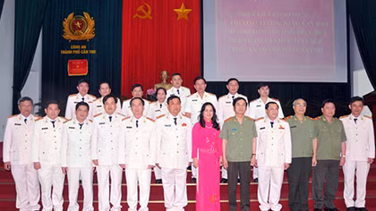Thứ trưởng Thường trực Đặng Văn Hiếu làm việc, chúc Tết Công an TP Cần Thơ
