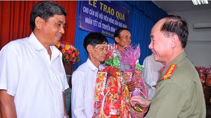 Tết ấm áp, Tết sẻ chia