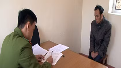 Bán vợ hờ và 6 phụ nữ ra nước ngoài