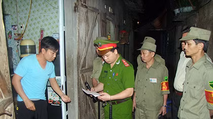 Người Cảnh sát khu vực tận tụy với công việc