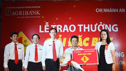 Agribank trao giải đặc biệt cho khách hàng