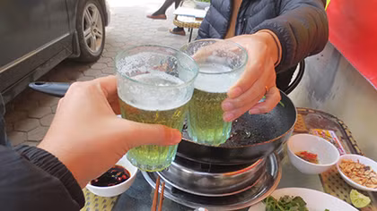 Cảnh báo tình trạng nghiện rượu bia trong giới trẻ