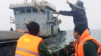 Cứu hộ thành công tàu chở xi măng gặp nạn tại khu vực đảo Cồn Cỏ 
