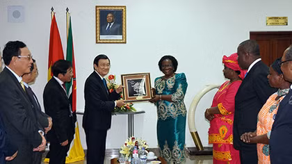 Chủ tịch nước Trương Tấn Sang hội kiến Chủ tịch Quốc hội Mozambique