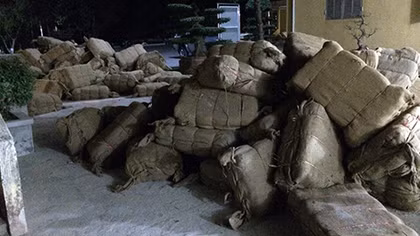 Phát hiện kho nguyên liệu thuốc lá lậu “khủng” giáp biên
